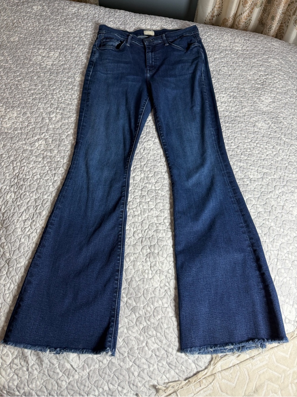 MOTHER The Weekender Fray Heirloom Dark Blue Flare Jeans, size 29.